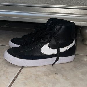 Nike Blazer Mid in Leather (black&white) 5Y.